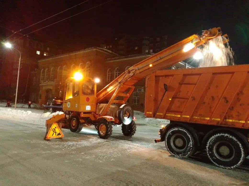 Что это у вас на носу? Выходные? А вот и нет - пост про уборку снега Что это у вас на носу? Выходные? А вот и нет - пост про уборку снега