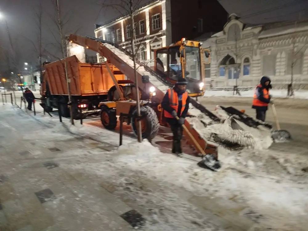 Что это у вас на носу? Выходные? А вот и нет - пост про уборку снега Что это у вас на носу? Выходные? А вот и нет - пост про уборку снега