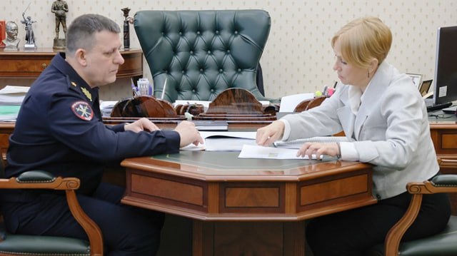 Министр внутренних дел республики Александр Воронежский провел встречу с Уполномоченным по защите прав предпринимателей в РБ Ириной Абрамовой Министр внутренних дел республики Александр Воронежский провел встречу с Уполномоченным по защите прав предпринимателей в РБ Ириной Абрамовой