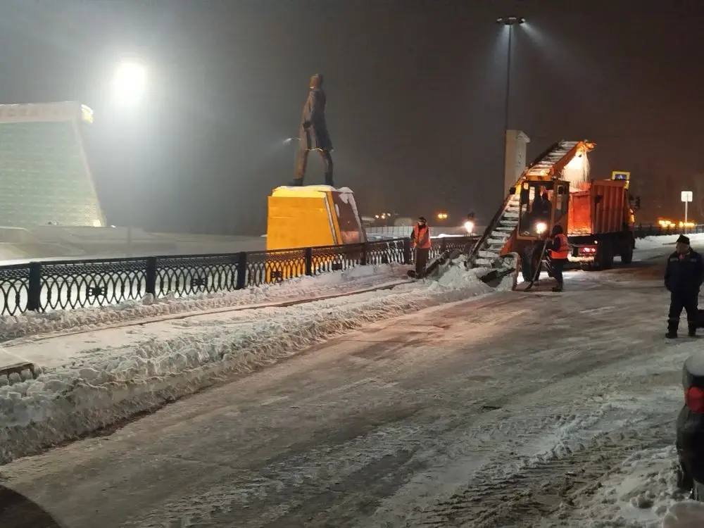 Что это у вас на носу? Выходные? А вот и нет - пост про уборку снега Что это у вас на носу? Выходные? А вот и нет - пост про уборку снега