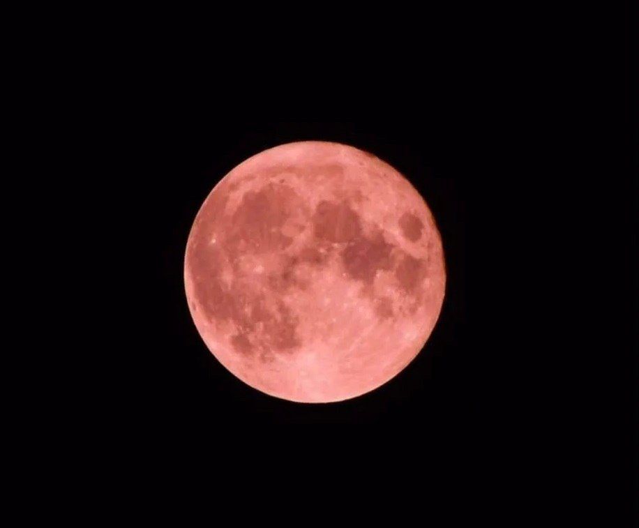 2 апреля в небе покажется «розовая» Луна