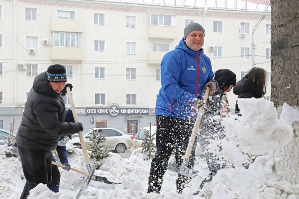 В снежном субботнике в Уфе участвовали 23 тысячи человек