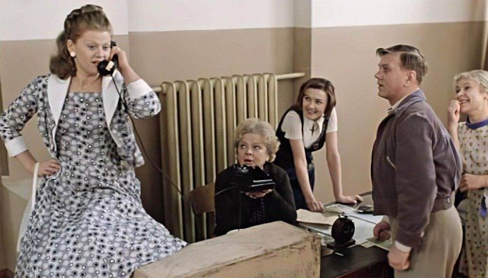 Россиянам предложили вернуть в дома проводные телефоны