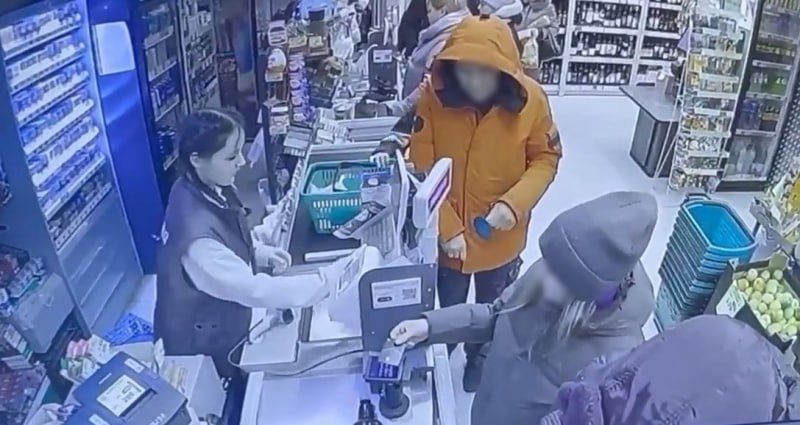 В Уфе установлены двое подозреваемых, которые расплачивались найденной картой