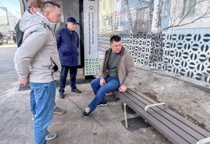 Ратмир Мавлиев: На улице Комсомольской установили первый остановочный павильон нового образца