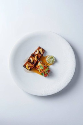 Говяжьи рёбра с овощами: гармония вкуса и текстуры