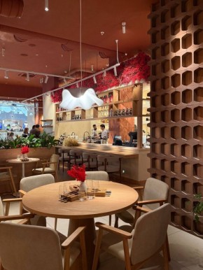 Важность освещения на столах ресторана: как свет влияет на впечатление от блюд