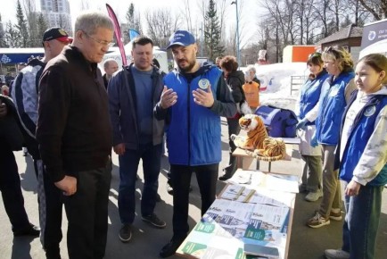 Радий Хабиров посетил акцию «Ищу человека» в Уфе