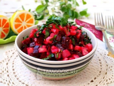 Почему стоит попробовать витаминный овощной салат с черемшой