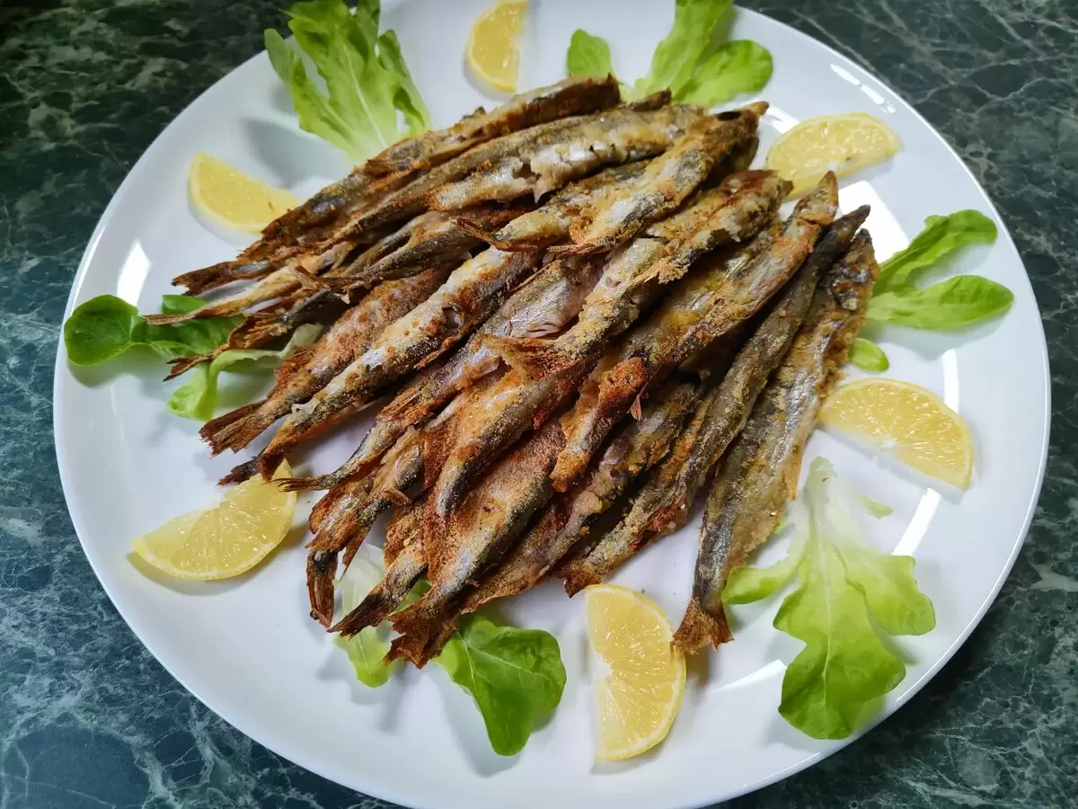 Нежная мойва в духовке: простой и вкусный рецепт