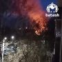 Загорелся двухэтажный дом в СНТ "Локомотив" на ГДК в Уфе — в небо поднимается гигантский столб дыма