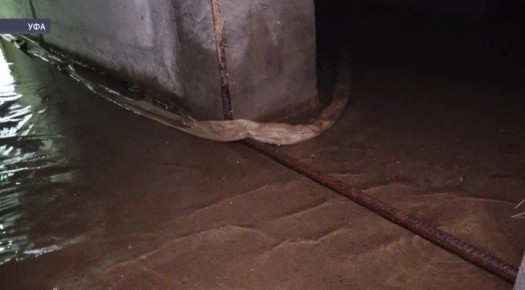 В Уфе жители многоэтажки жалуются на затопление подвальных помещений