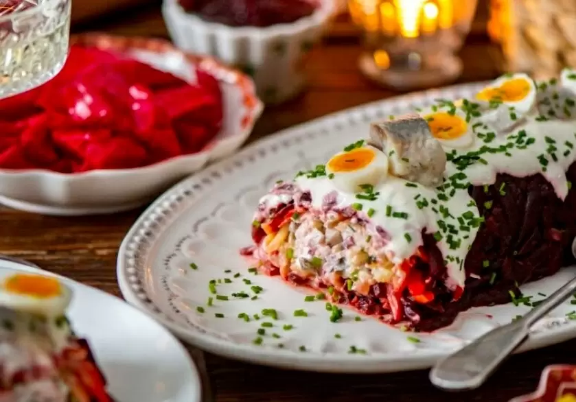 Салаты с рыбой, которые станут звездой вашего праздничного стола