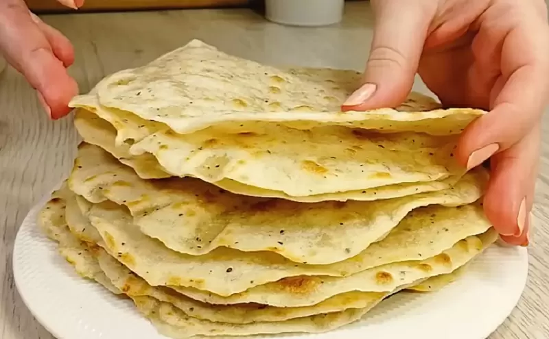 Лепёшки на кипятке: идеальная замена хлебу за ненастные десять минут