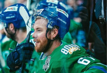 Самый забивной швед в истории КХЛ завершил карьеру