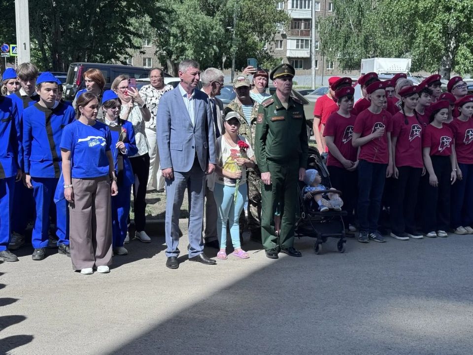 В Уфе увековечили память погибшего бойца СВО В Уфе увековечили память погибшего бойца СВО