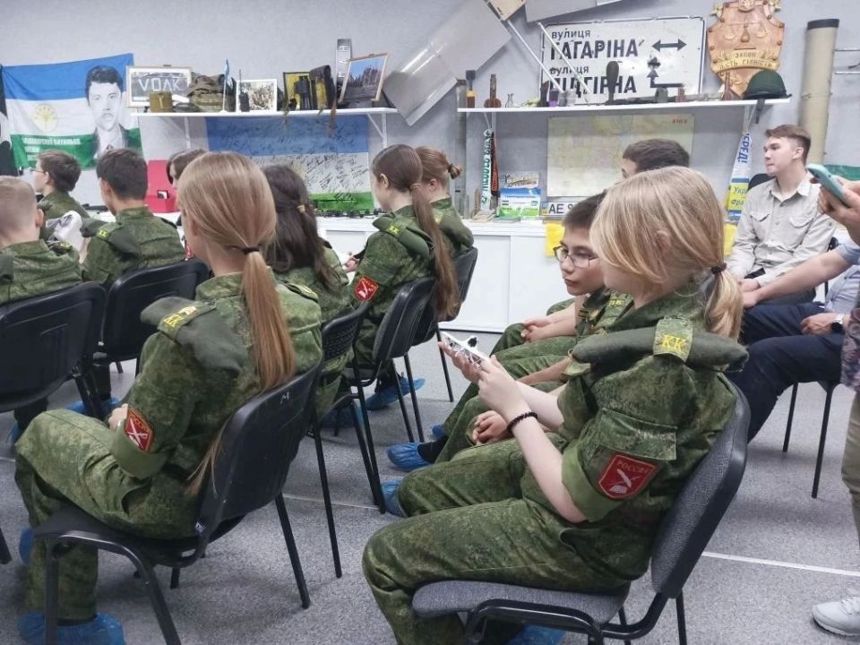 В Доме СВОих гость из Уфы. Участник специальной военной операции Андрей Кузьмин провёл для стерлитамакских ребят урок мужества
