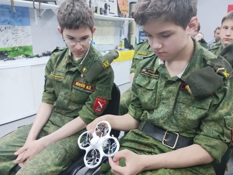 В Доме СВОих гость из Уфы. Участник специальной военной операции Андрей Кузьмин провёл для стерлитамакских ребят урок мужества В Доме СВОих гость из Уфы. Участник специальной военной операции Андрей Кузьмин провёл для стерлитамакских ребят урок мужества