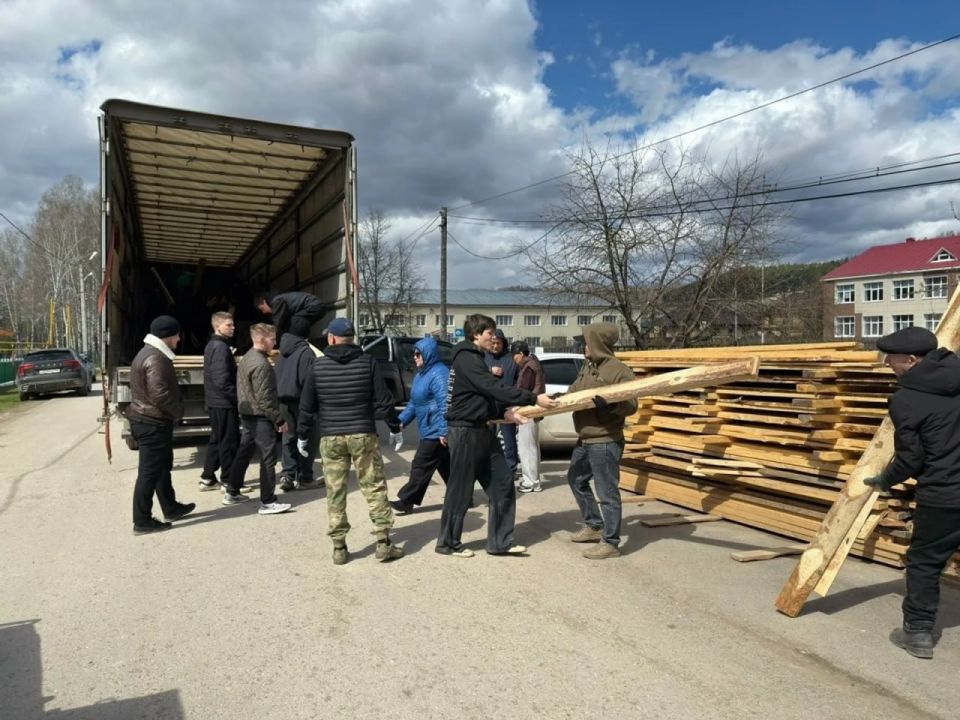 Жители Караидельского района отправили автомобиль, мотоциклы и другую технику военнослужащим