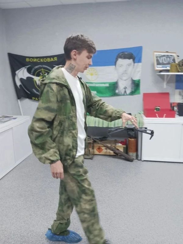 В Доме СВОих гость из Уфы. Участник специальной военной операции Андрей Кузьмин провёл для стерлитамакских ребят урок мужества В Доме СВОих гость из Уфы. Участник специальной военной операции Андрей Кузьмин провёл для стерлитамакских ребят урок мужества