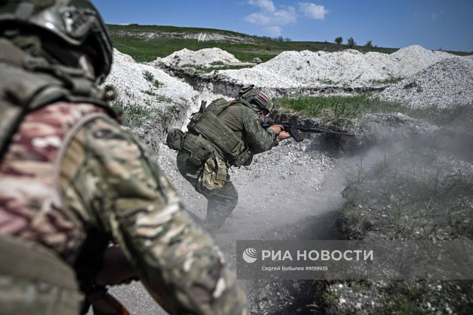 Боевое слаживание бойцов 31-го мотострелкового полка "Башкортостан" 67-й мотострелковой дивизии 25-й общевойсковой армии группы войск "Запад" Боевое слаживание бойцов 31-го мотострелкового полка "Башкортостан" 67-й мотострелковой дивизии 25-й общевойсковой армии группы войск "Запад"