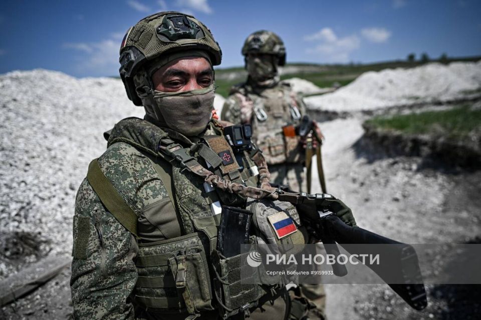 Боевое слаживание бойцов 31-го мотострелкового полка "Башкортостан" 67-й мотострелковой дивизии 25-й общевойсковой армии группы войск "Запад" Боевое слаживание бойцов 31-го мотострелкового полка "Башкортостан" 67-й мотострелковой дивизии 25-й общевойсковой армии группы войск "Запад"