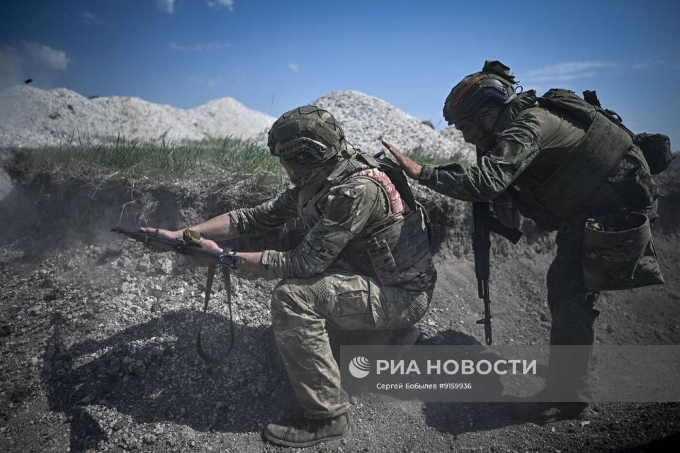 Боевое слаживание бойцов 31-го мотострелкового полка "Башкортостан" 67-й мотострелковой дивизии 25-й общевойсковой армии группы войск "Запад" Боевое слаживание бойцов 31-го мотострелкового полка "Башкортостан" 67-й мотострелковой дивизии 25-й общевойсковой армии группы войск "Запад"