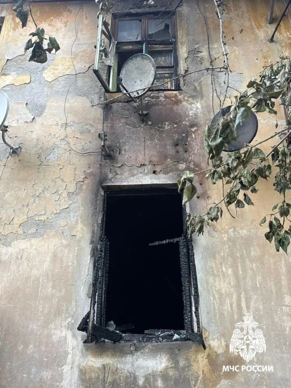 Пожарные МЧС России при пожаре в Уфе спасли мужчину и женщину