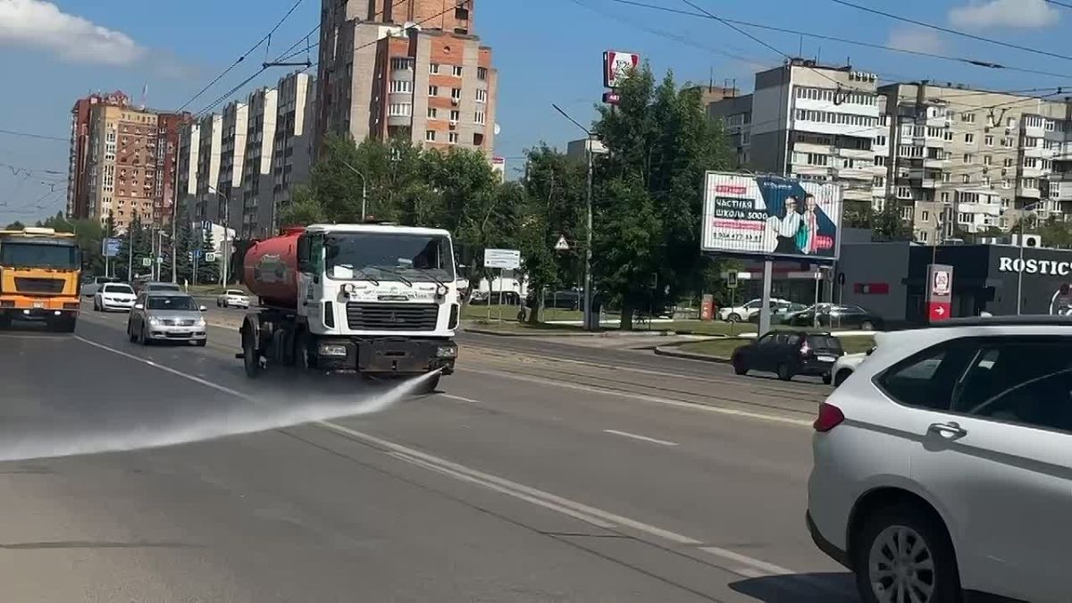 Доброе утро, #любимаяУфа Наши коммунальные службы работают круглосуточно, чтобы город оставался чистым и ухоженным: ежедневно ведётся механизированная очистка дорог и тротуаров, уборка смета и мусора, покос травы и...