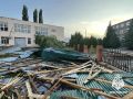 В Октябрьском из-за сильного ветра произошел срыв кровли