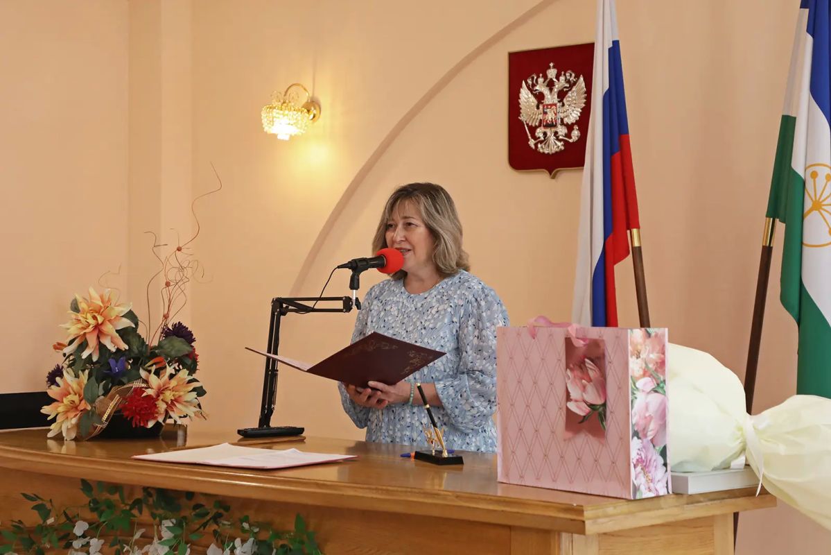 В Уфе поздравили молодоженов, зарегистрировавших брак в День семьи, любви и верности В Уфе поздравили молодоженов, зарегистрировавших брак в День семьи, любви и верности