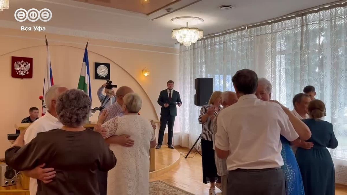 Любовь на века: в Уфе чествуют молодожёнов и юбиляров