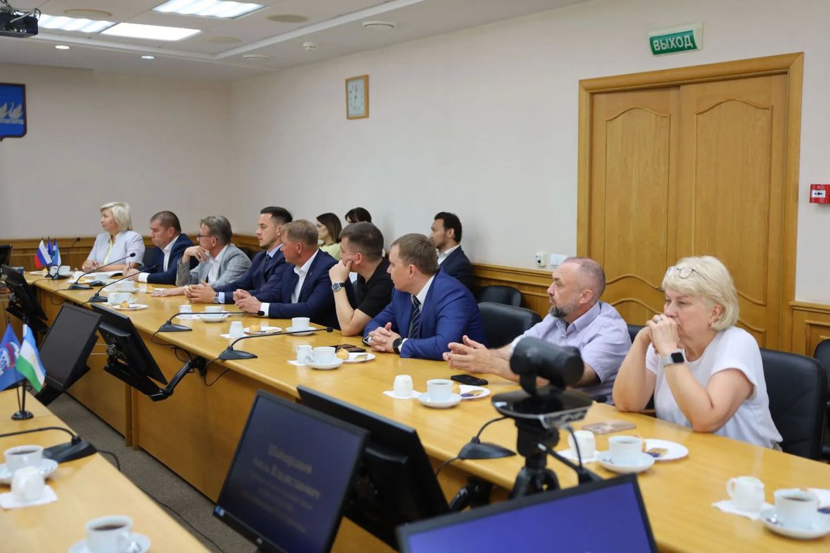Сегодня состоялось заседание местного политического совета партии «Единая Россия» Сегодня состоялось заседание местного политического совета партии «Единая Россия»