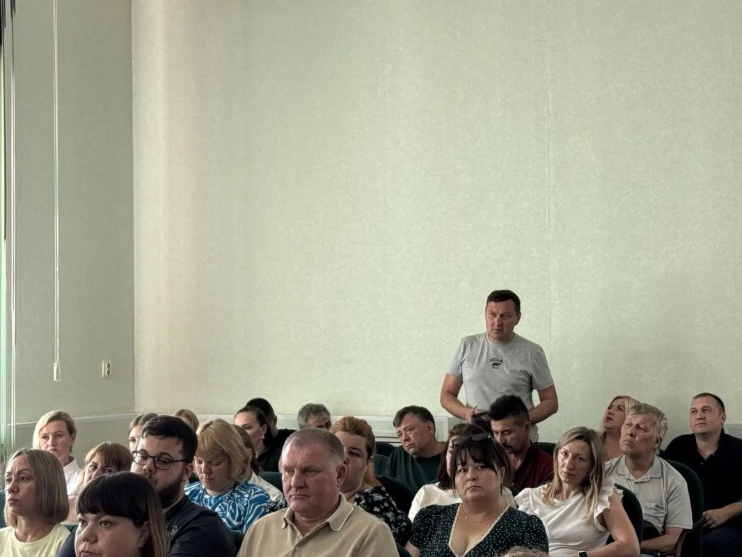 Сегодня в Стерлитамакском подразделении БашРТС прошла встреча с трудовым коллективом предприятия и с сотрудниками Стерлитамакских распределительных тепловых сетей Сегодня в Стерлитамакском подразделении БашРТС прошла встреча с трудовым коллективом предприятия и с сотрудниками Стерлитамакских распределительных тепловых сетей