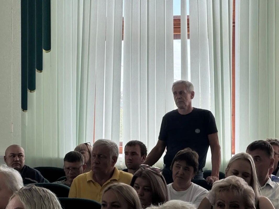 Сегодня в Стерлитамакском подразделении БашРТС прошла встреча с трудовым коллективом предприятия и с сотрудниками Стерлитамакских распределительных тепловых сетей Сегодня в Стерлитамакском подразделении БашРТС прошла встреча с трудовым коллективом предприятия и с сотрудниками Стерлитамакских распределительных тепловых сетей