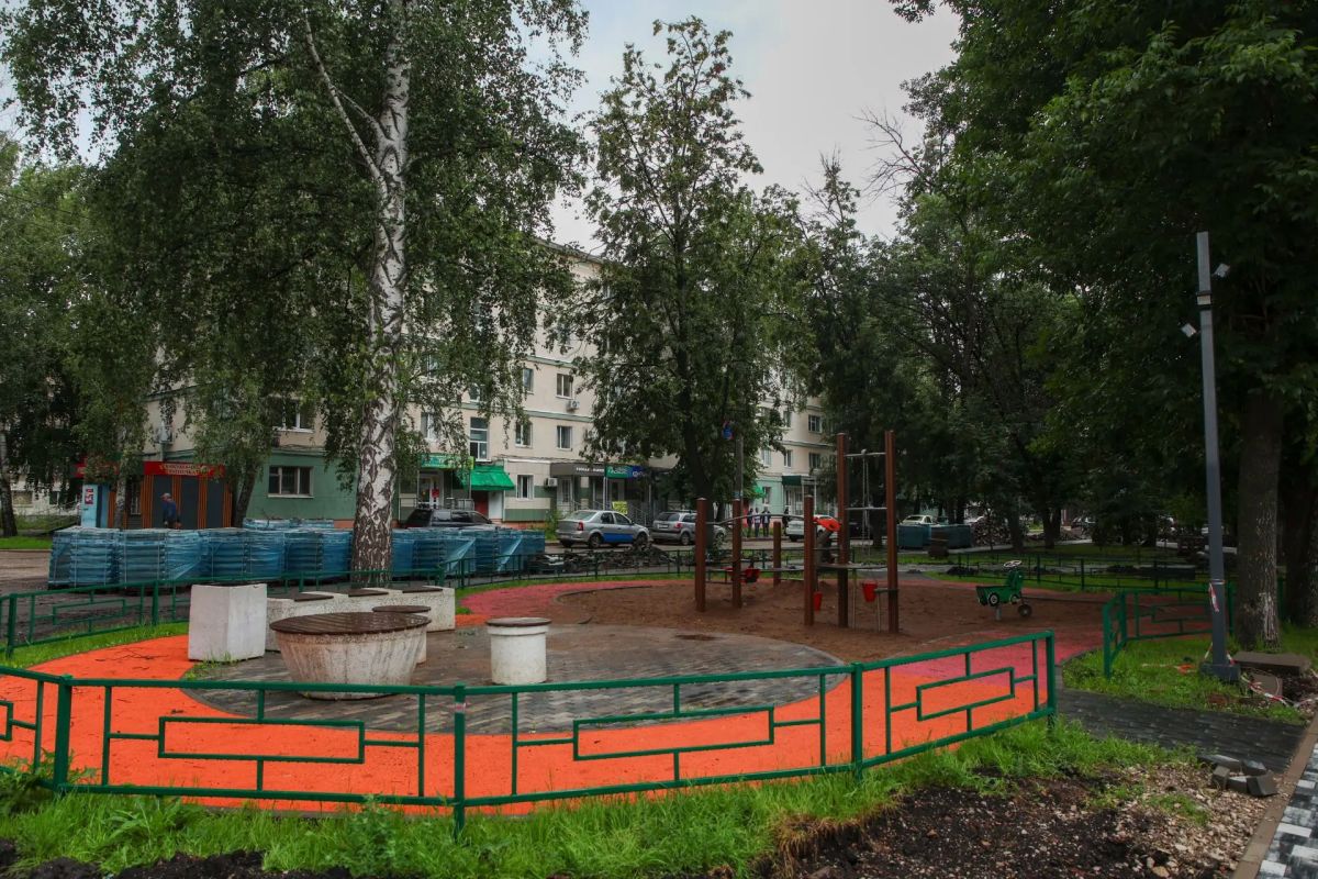 На нескольких городских территориях продолжаются работы по благоустройству На нескольких городских территориях продолжаются работы по благоустройству