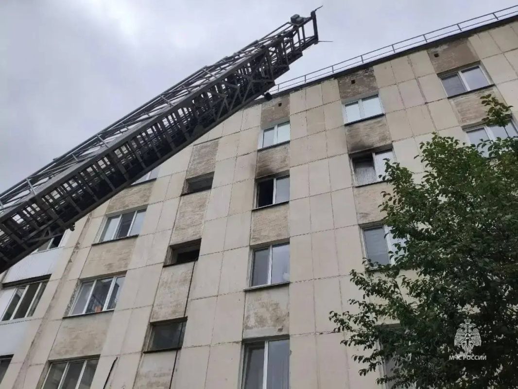 Сотрудники МЧС спасли 6 человек из пожара в многоквартирном доме по улице Судоремонтной Сотрудники МЧС спасли 6 человек из пожара в многоквартирном доме по улице Судоремонтной