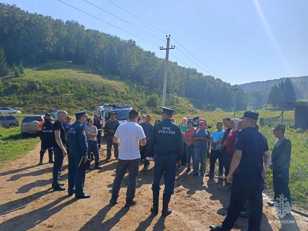 Вода постепенно уходит! Обстановка в Аскинском районе стабилизируется . По состоянию на 18:00 21 июля подтопленными остаются 48 придомовых территорий. 54 территории уже полностью освободились от воды! Оперативный штаб... Вода постепенно уходит! Обстановка в Аскинском районе стабилизируется . По состоянию на 18:00 21 июля подтопленными остаются 48 придомовых территорий. 54 территории уже полностью освободились от воды! Оперативный штаб...