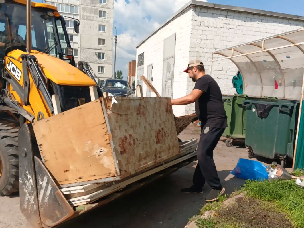 Доброе утро, #любимаяУфа ! Ещё один день начинается с привычной работы по благоустройству города Доброе утро, #любимаяУфа ! Ещё один день начинается с привычной работы по благоустройству города