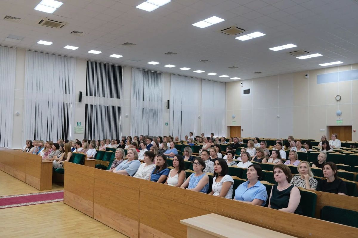 Сегодня заместитель главы администрации города – начальник финансового управления администрации Гульшад Зиганшина встретилась с трудовыми коллективами социального фонда (пенсионного фонда), отделений МФЦ, налоговой службы... Сегодня заместитель главы администрации города – начальник финансового управления администрации Гульшад Зиганшина встретилась с трудовыми коллективами социального фонда (пенсионного фонда), отделений МФЦ, налоговой службы...