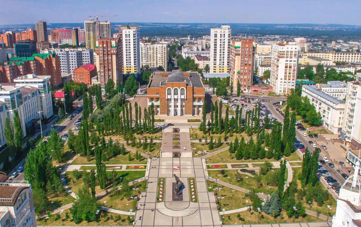 Александровская церковь. Уфимцы называли так храм в честь императора Александра I — именно он заложил первый камень в его основание в 1824 году Александровская церковь. Уфимцы называли так храм в честь императора Александра I — именно он заложил первый камень в его основание в 1824 году