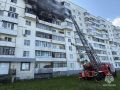 Пожарные работают на тушении пожара по улице Гвардейской в Уфе