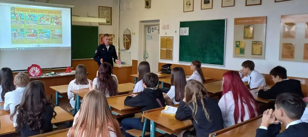 Уфимские транспортные полицейские приняли участие в проведении торжественных линеек, организованных в честь Дня знаний, и обеспечили охрану общественного порядка Уфимские транспортные полицейские приняли участие в проведении торжественных линеек, организованных в честь Дня знаний, и обеспечили охрану общественного порядка
