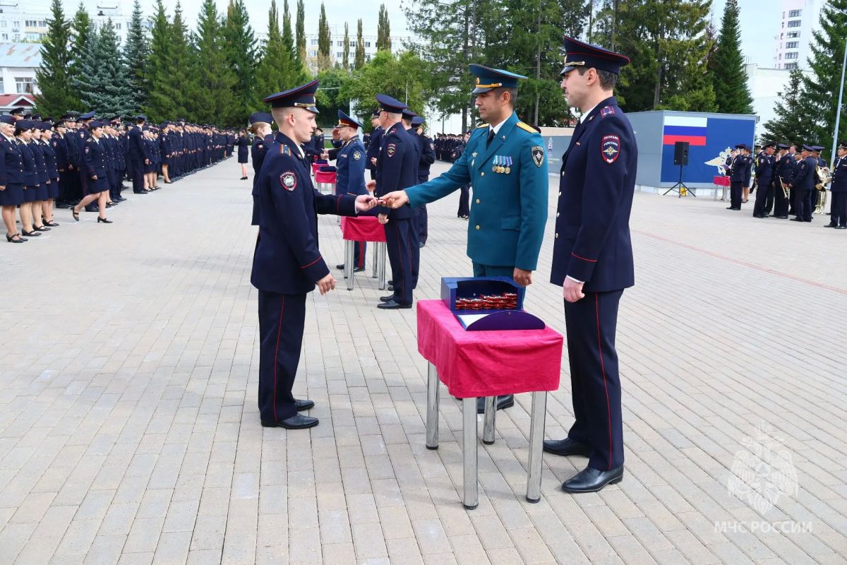 Временно исполняющий обязанности заместителя начальника Главного управления МЧС России по Республике Башкортостан подполковник внутренней службы Ленар Вахитов принял участие в торжественном мероприятии, посвященном Дню знаний Временно исполняющий обязанности заместителя начальника Главного управления МЧС России по Республике Башкортостан подполковник внутренней службы Ленар Вахитов принял участие в торжественном мероприятии, посвященном Дню знаний