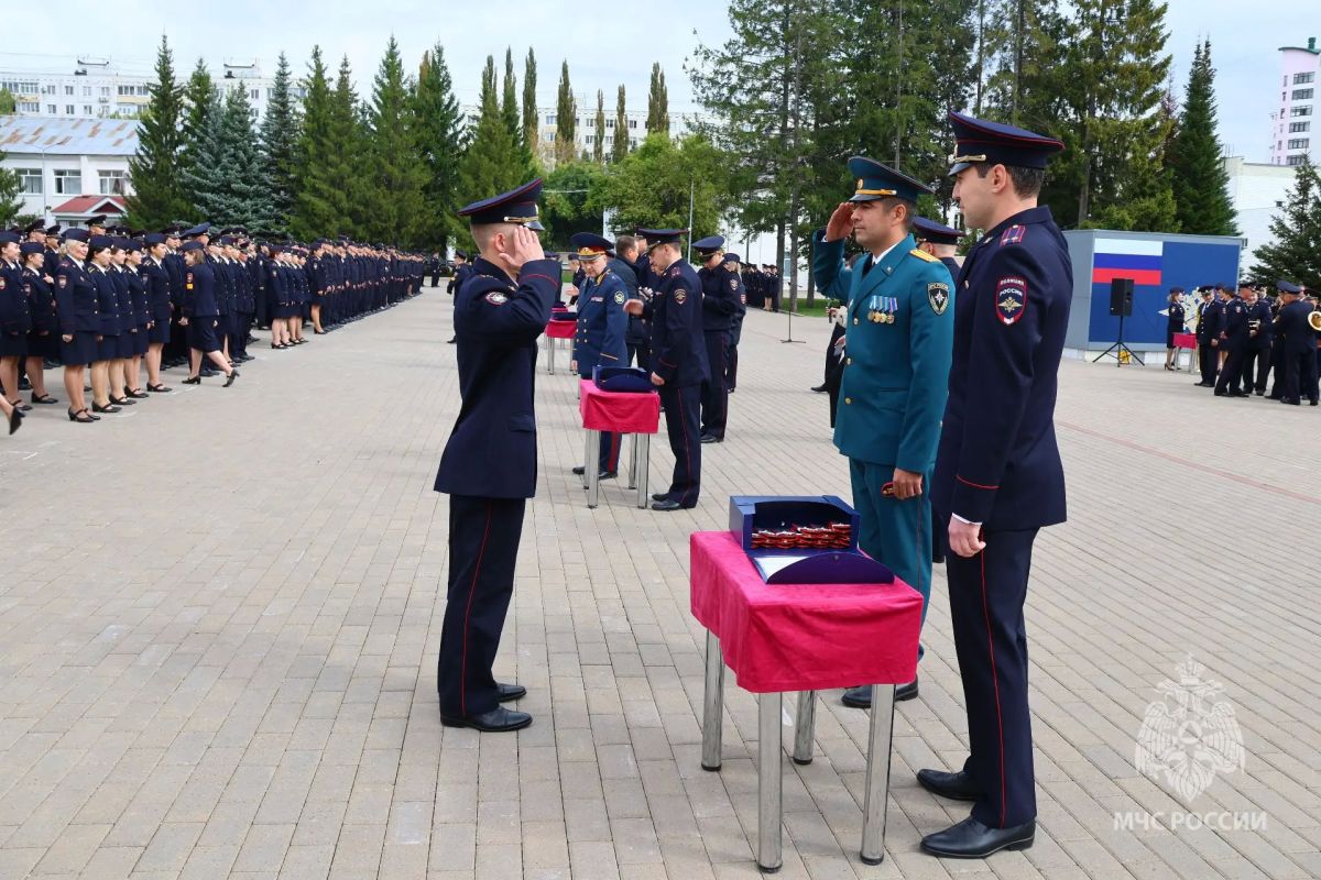 Временно исполняющий обязанности заместителя начальника Главного управления МЧС России по Республике Башкортостан подполковник внутренней службы Ленар Вахитов принял участие в торжественном мероприятии, посвященном Дню знаний Временно исполняющий обязанности заместителя начальника Главного управления МЧС России по Республике Башкортостан подполковник внутренней службы Ленар Вахитов принял участие в торжественном мероприятии, посвященном Дню знаний