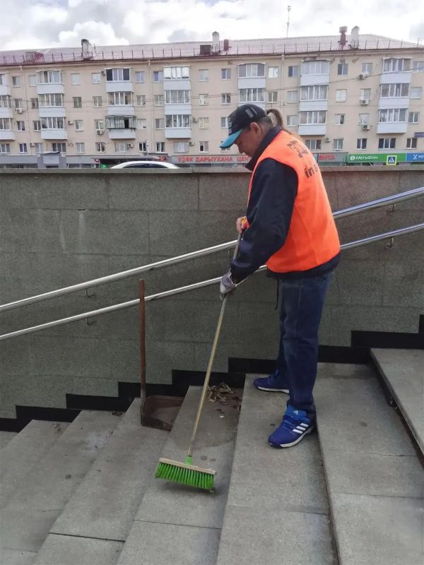 Сотрудники МБУ «СУРСИС» ежедневно поддерживают чистоту в подземных и надземных пешеходных переходах города Сотрудники МБУ «СУРСИС» ежедневно поддерживают чистоту в подземных и надземных пешеходных переходах города