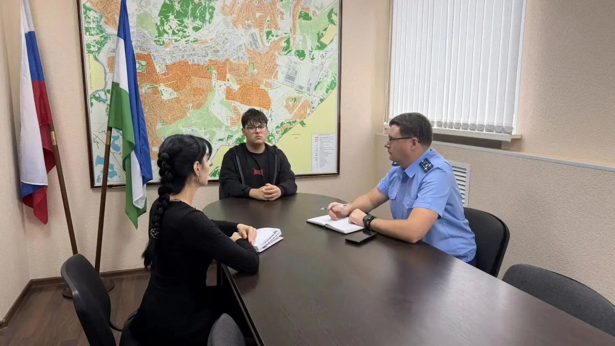 Прокуроры провели личный прием граждан по вопросам лекарственного обеспечения Прокуроры провели личный прием граждан по вопросам лекарственного обеспечения