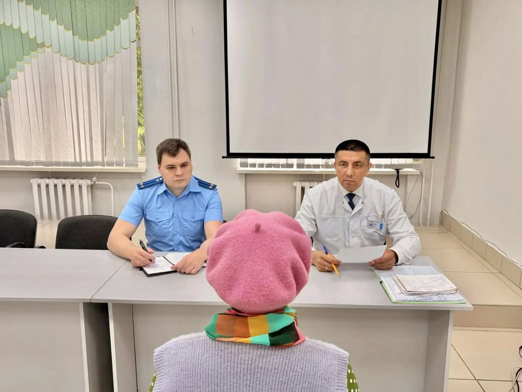 Прокуроры провели личный прием граждан по вопросам лекарственного обеспечения Прокуроры провели личный прием граждан по вопросам лекарственного обеспечения