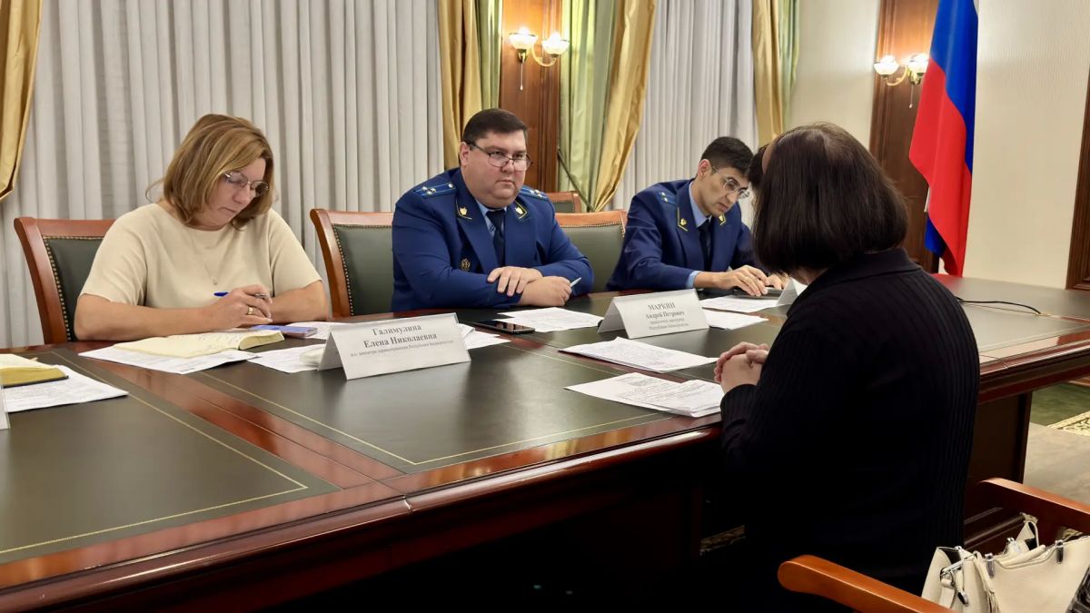 Прокуроры провели личный прием граждан по вопросам лекарственного обеспечения Прокуроры провели личный прием граждан по вопросам лекарственного обеспечения
