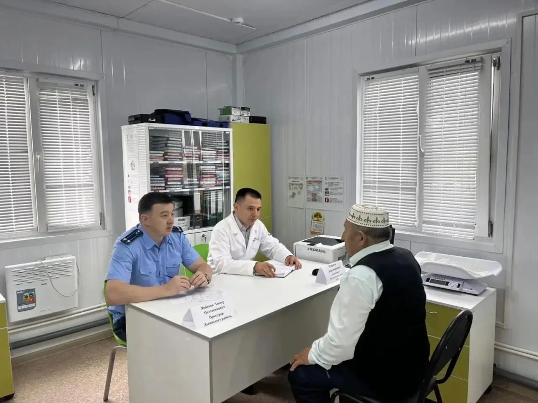 Прокуроры провели личный прием граждан по вопросам лекарственного обеспечения Прокуроры провели личный прием граждан по вопросам лекарственного обеспечения